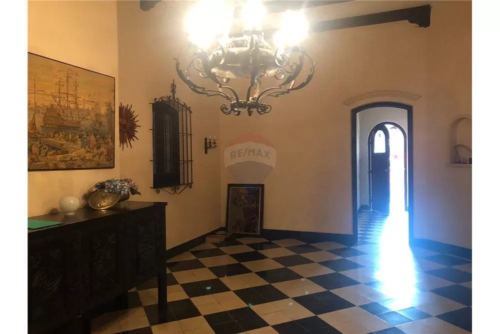 EN VENTA - CASA - SOBRE LA CALLE MEXICO — foto 2
