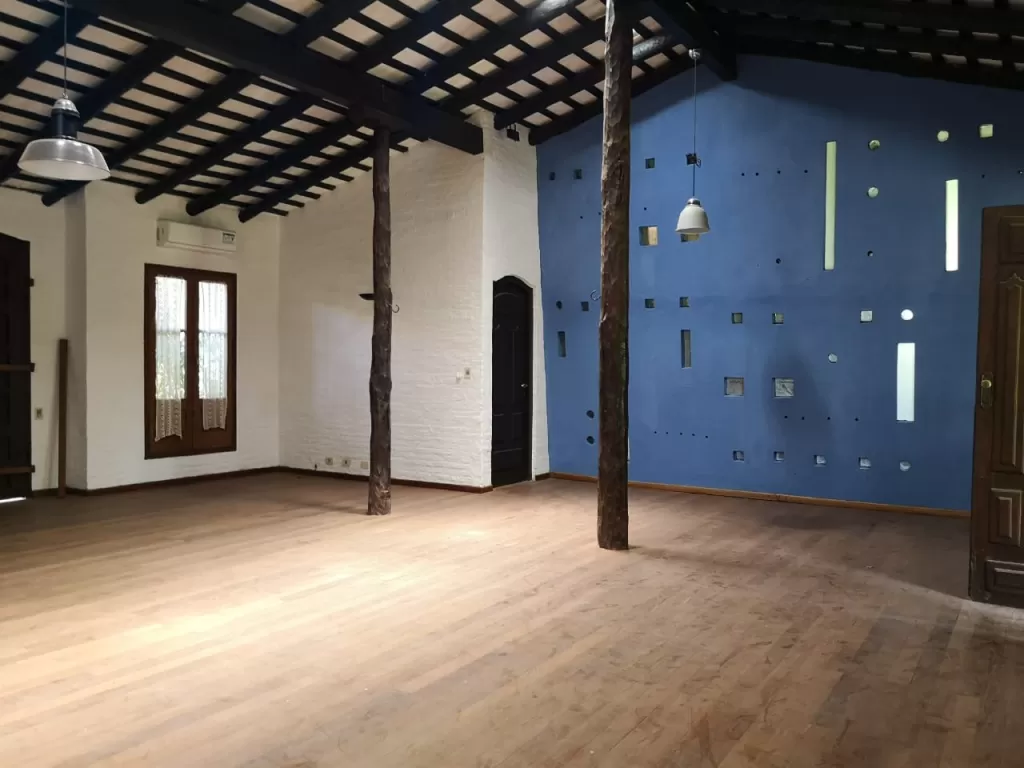 MBURICACO SEMINARIO: HERMOSA RESIDENCIA COLONIAL, 3 DORMITORIOS, JARDÍN, PISCINA. — foto 2
