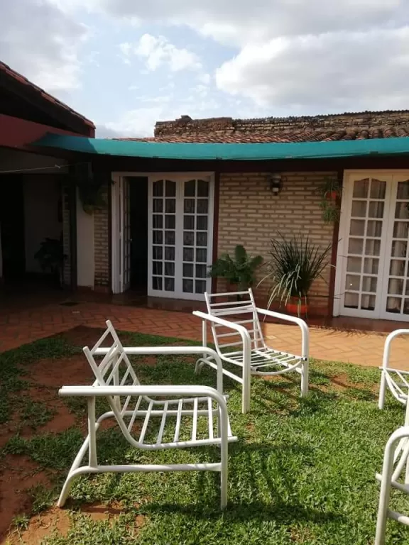 VENDO LINDA CASA EN EL BARRIO SAN MIGUEL A CUADRAS DE LAGUNA GRANDE Y Mcal. Lopez! — foto 2