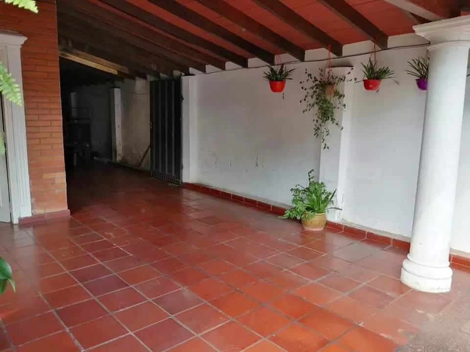 VENDO LINDA CASA EN EL BARRIO SAN MIGUEL A CUADRAS DE LAGUNA GRANDE Y Mcal. Lopez! — foto 3