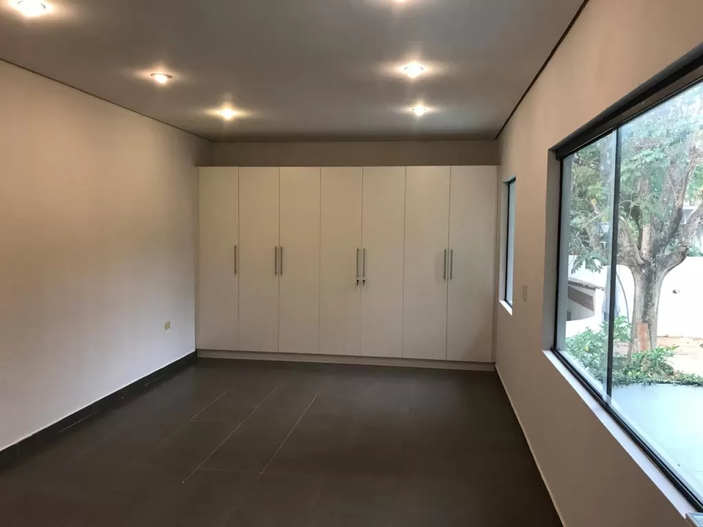 BO HERRERA (PROX. STA TERESA, WTC, GOETHE): HERMOSA RESIDENCIA, EN PLANTA BAJA, 3 DORMIT. — foto 2