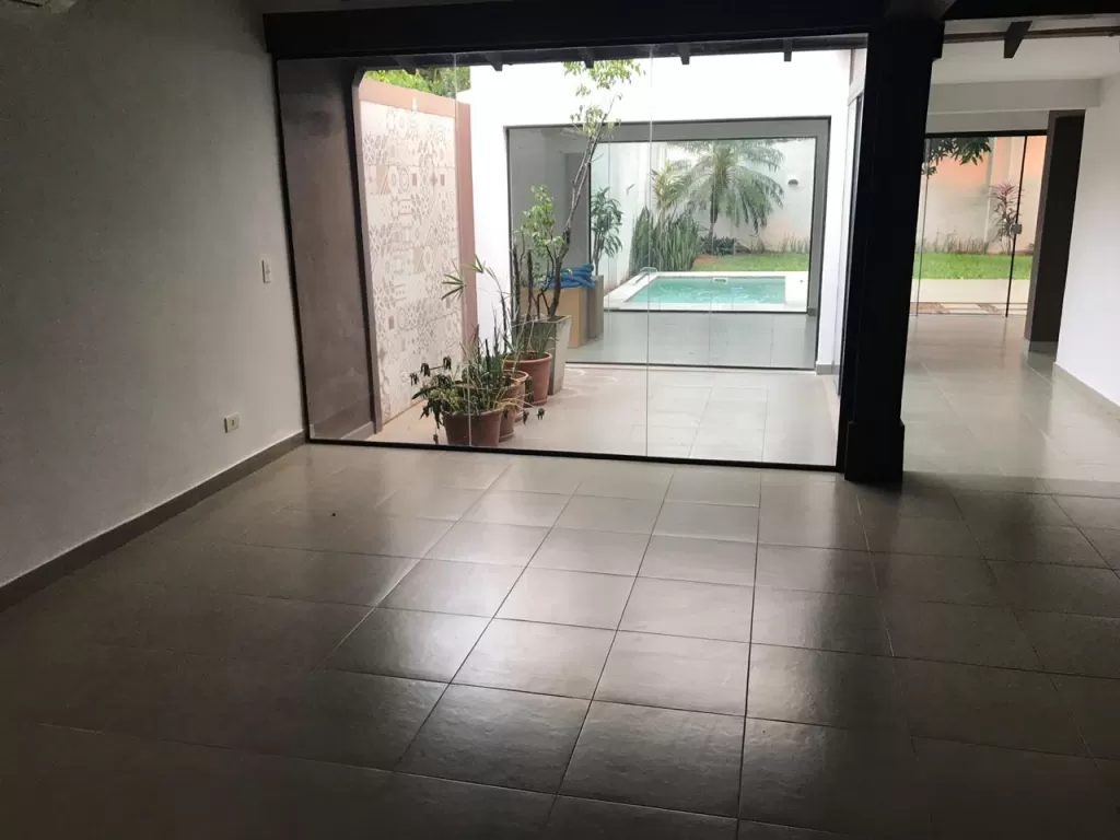 BO HERRERA (PROX. STA TERESA, WTC, GOETHE): HERMOSA RESIDENCIA, EN PLANTA BAJA, 3 DORMIT. — foto 3
