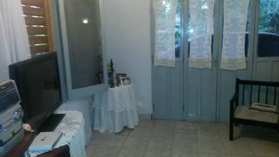 VENDO CASA CON 4 TERRENOS JUNTOS DETRÁS DEL CIT, LUQUE. J4055. — foto 3