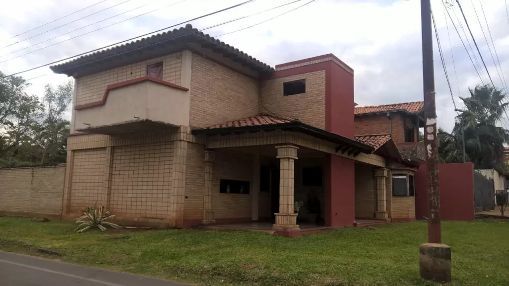 VENDO HERMOSA CASA EN LUQUE A PASOS DE LA CONMEBOL — foto 2