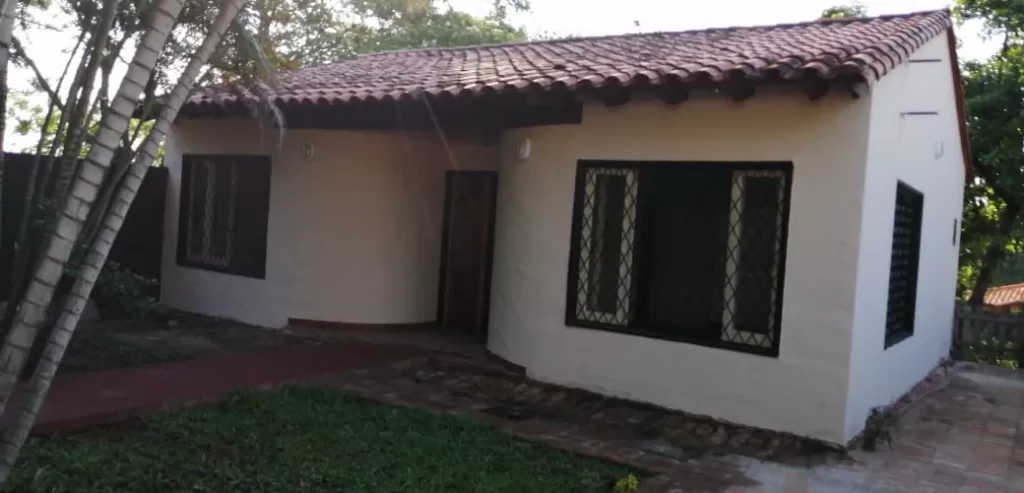 VENDO Casa en Villa Elisa. Barrio Ypati — foto 3