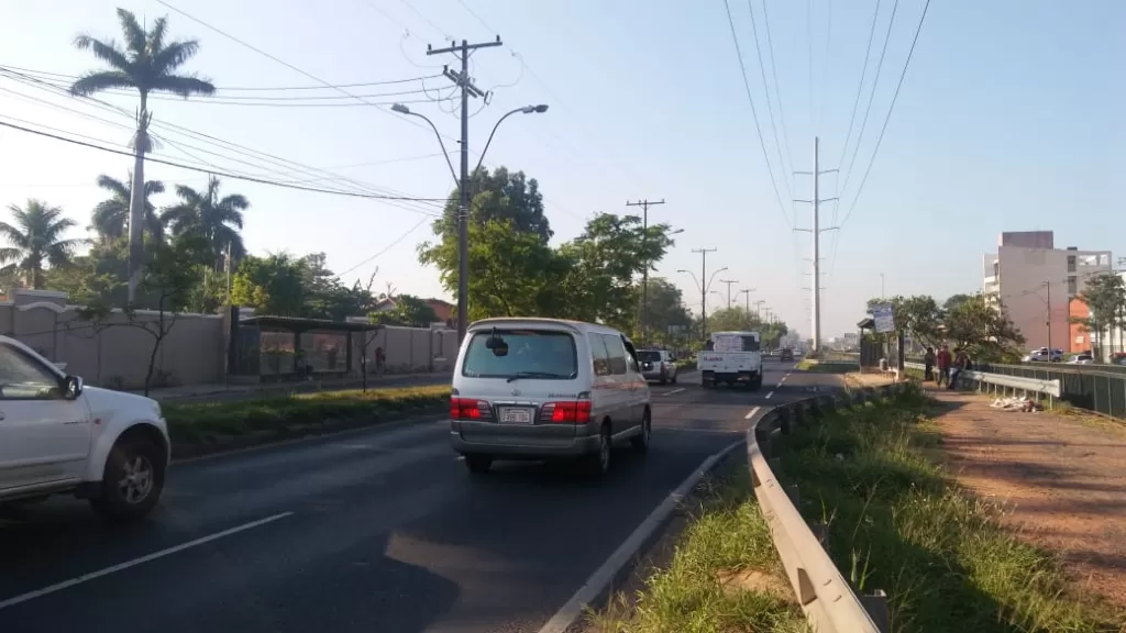 TERRENO SOBRE MADAME LYNCH- FRENTE AL GRUPO HABITACIONAL AEROPUERTO. — foto 3