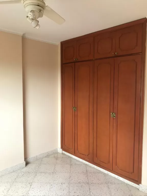 Amplio Departamento zPeru y España de 2 Dormitorios — foto 2