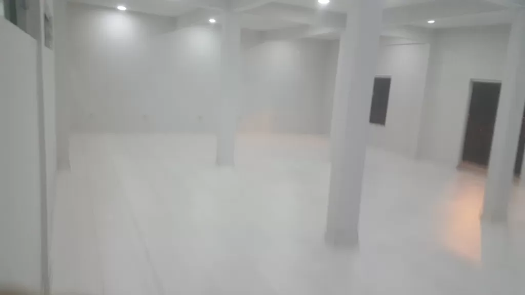 HERMOSO Y AMPLIO SALÓN A ESTRENAR 130M2; CAPIATA CENTRO — foto 2