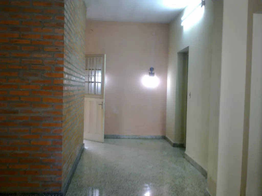 ALQUILER DE CASA CON PATIO EN PLANTA BAJA — foto 2