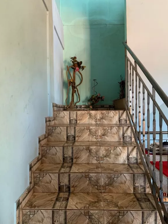 Vendo hermosa casa preparada para un piso más! sobre asfaltado a 100 metros del Cardumen en el Barrio San Miguel — foto 2