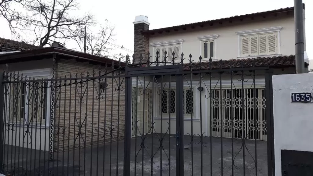 Amplia residencia sobre Padre Casanello. — foto 2