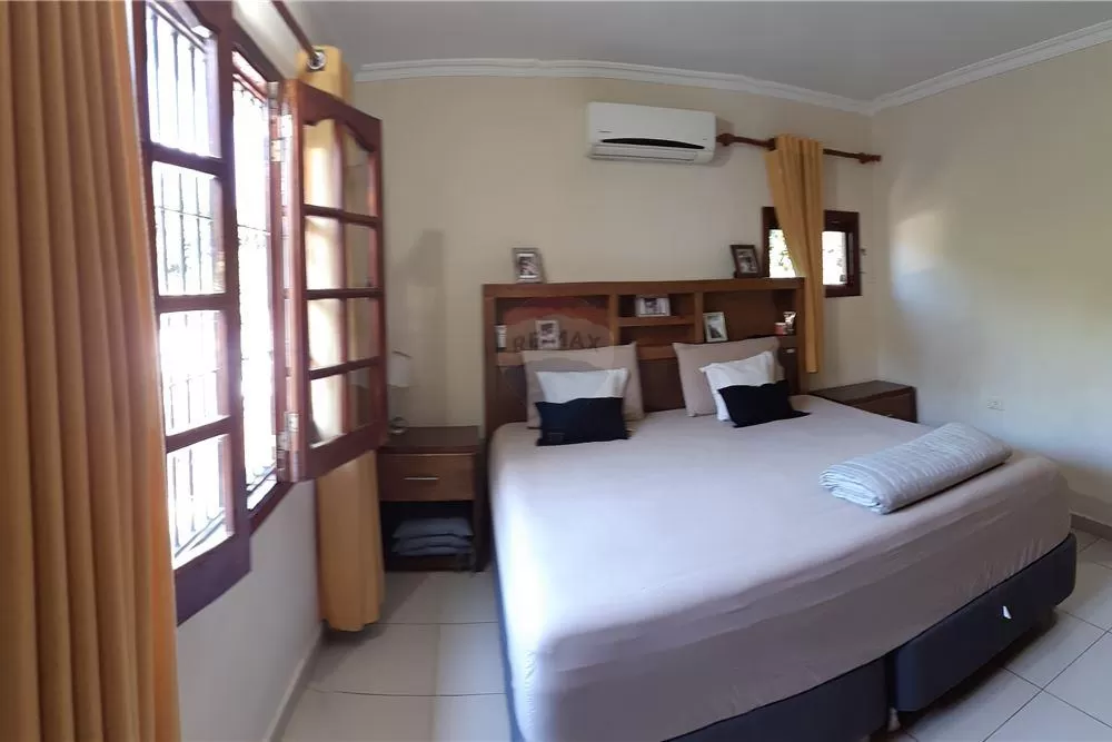 HERMOSA RESIDENCIA EN FERNANDO DE LA MORA, SUR — foto 2