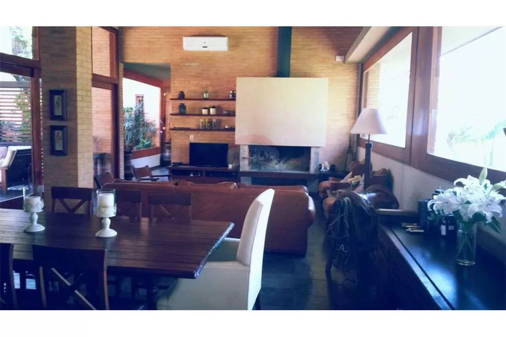 EXCLUSIVA CASA EN BARRIO HOLLYWOOD DE SURUBI´I — foto 2