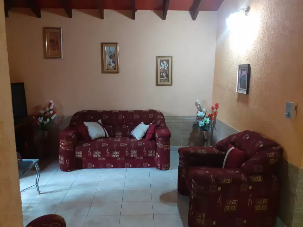 MODERNA RESIIDENCIA A LA VENTA EN LIMPIO A CUADRAS DE RUTA LUGAR ESTRATEGICO — foto 3