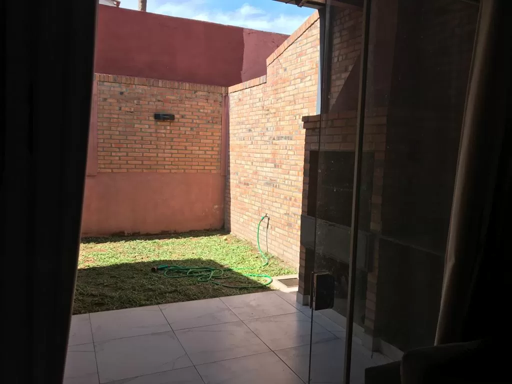 VENDO HERMOSO DUPLEX EN LAMBARE. ZONA CARRETERA DE LOPEZ — foto 3
