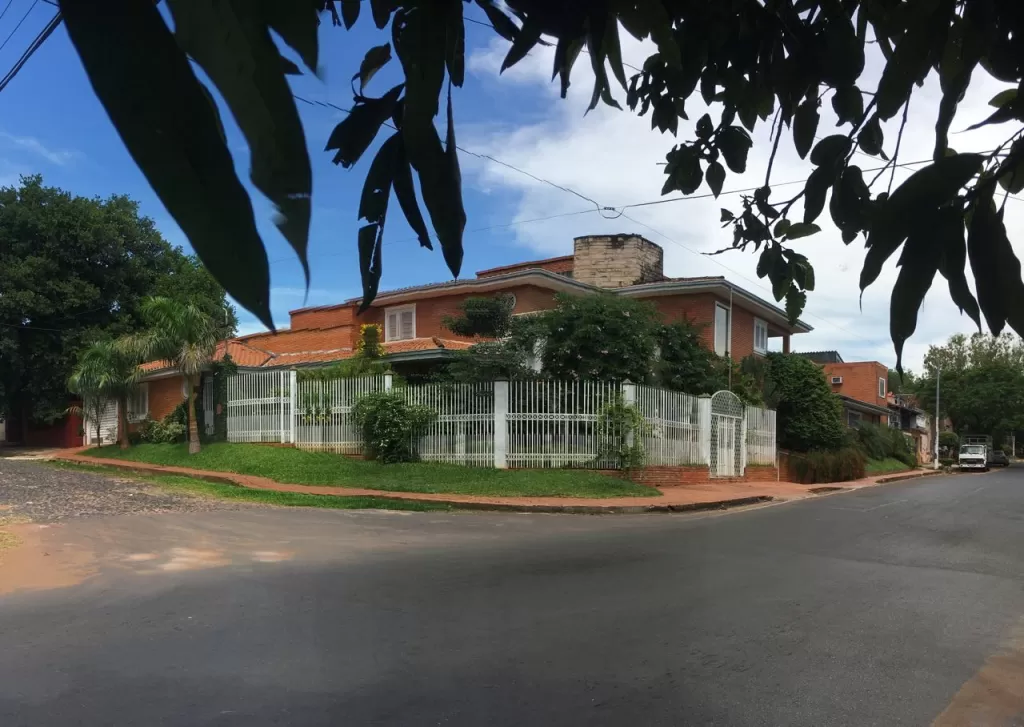 VENDO RESIDENCIA EN BARRIO HIPÓDROMO — foto 3