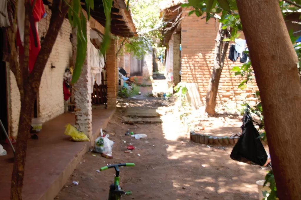 Casa a Reciclar - Gran Terreno de 683 m2 - Zona Detrás de Quinta Ruotti - Asunción — foto 2