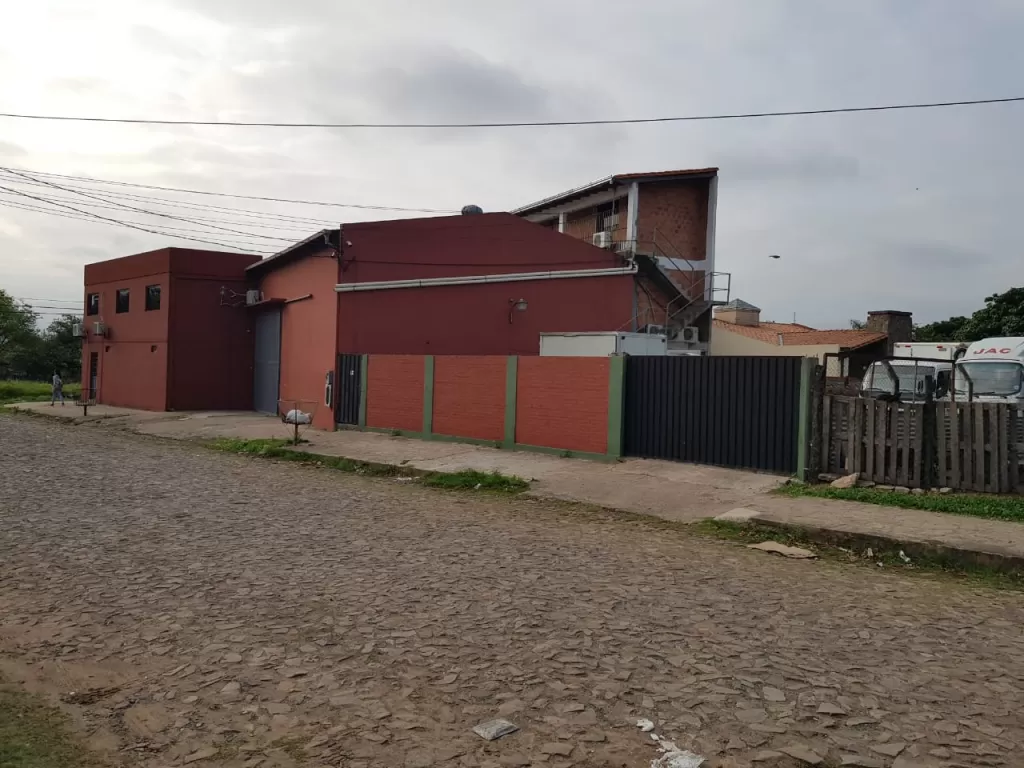 Amplio Depósito con oficinas integradas, 522 m2 construídos. Excelente ubicación — foto 2