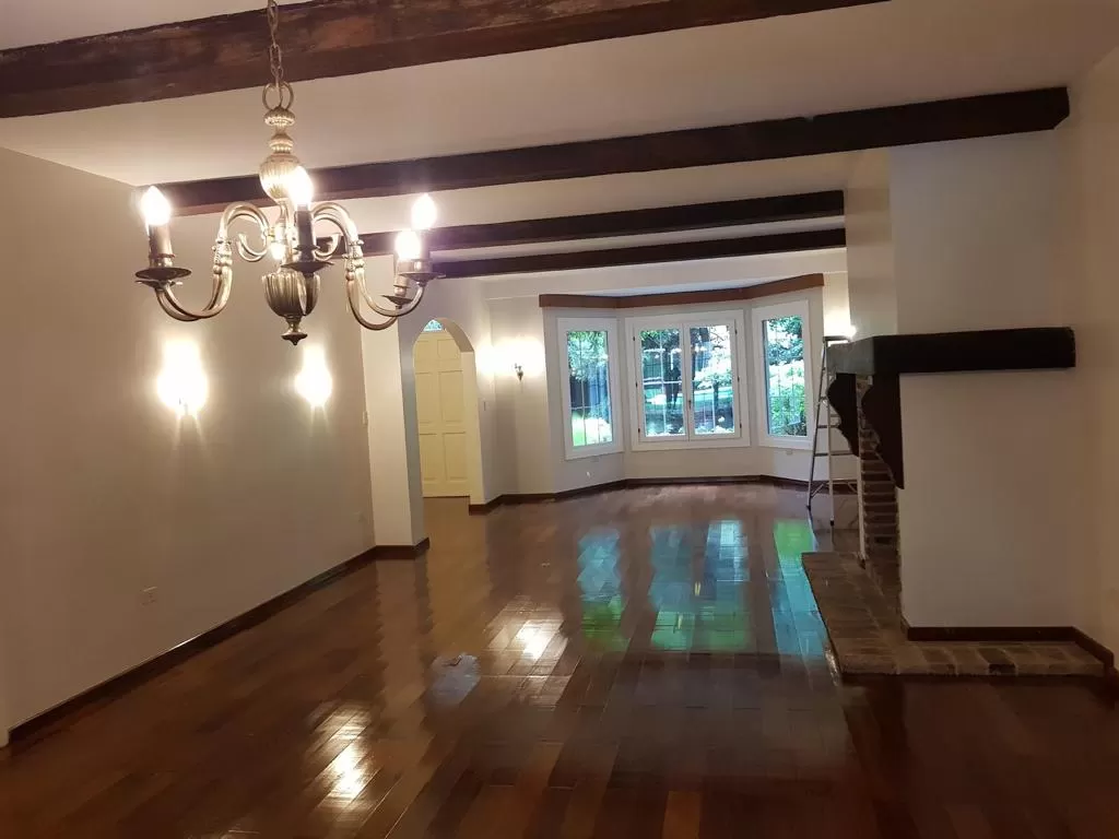 MBURUCUYÁ: ELEGANTE RESIDENCIA ESTILO INGLES, BELLA!! - 4.000 USD. — foto 2