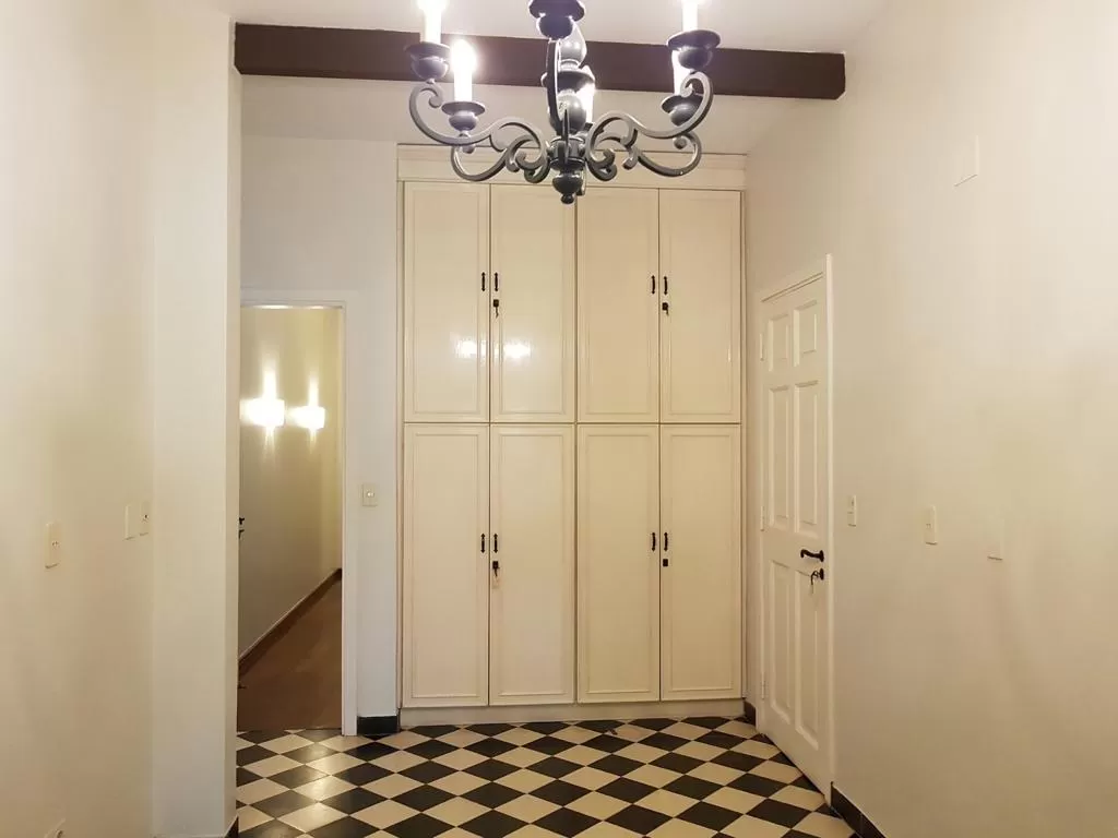 MBURUCUYÁ: ELEGANTE RESIDENCIA ESTILO INGLES, BELLA!! - 4.000 USD. — foto 3