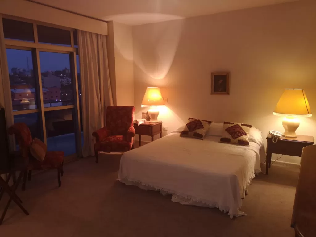 EDIFICIO CURUPAYTY II: ELEGANTE DEPARTAMENTO, FINAMENTE AMOBLADO, VISTA A LA BAHÍA. — foto 3