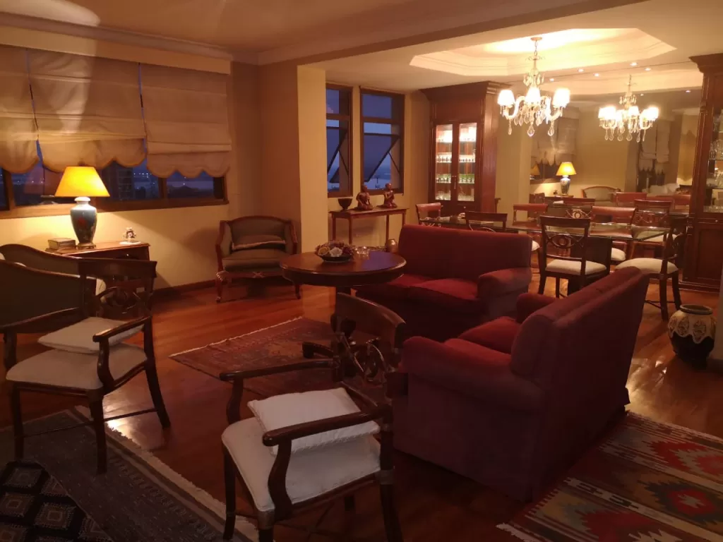 EDIFICIO CURUPAYTY II: ELEGANTE DEPARTAMENTO, FINAMENTE AMOBLADO, VISTA A LA BAHÍA. — foto 2
