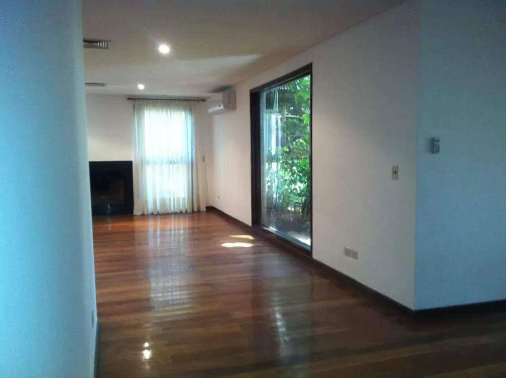 VILLA MORRA (PROX. SHOP MCAL. LÓPEZ, BBVA): IMPORTANTE RESIDENCIA P CASA U OFICINA. — foto 2