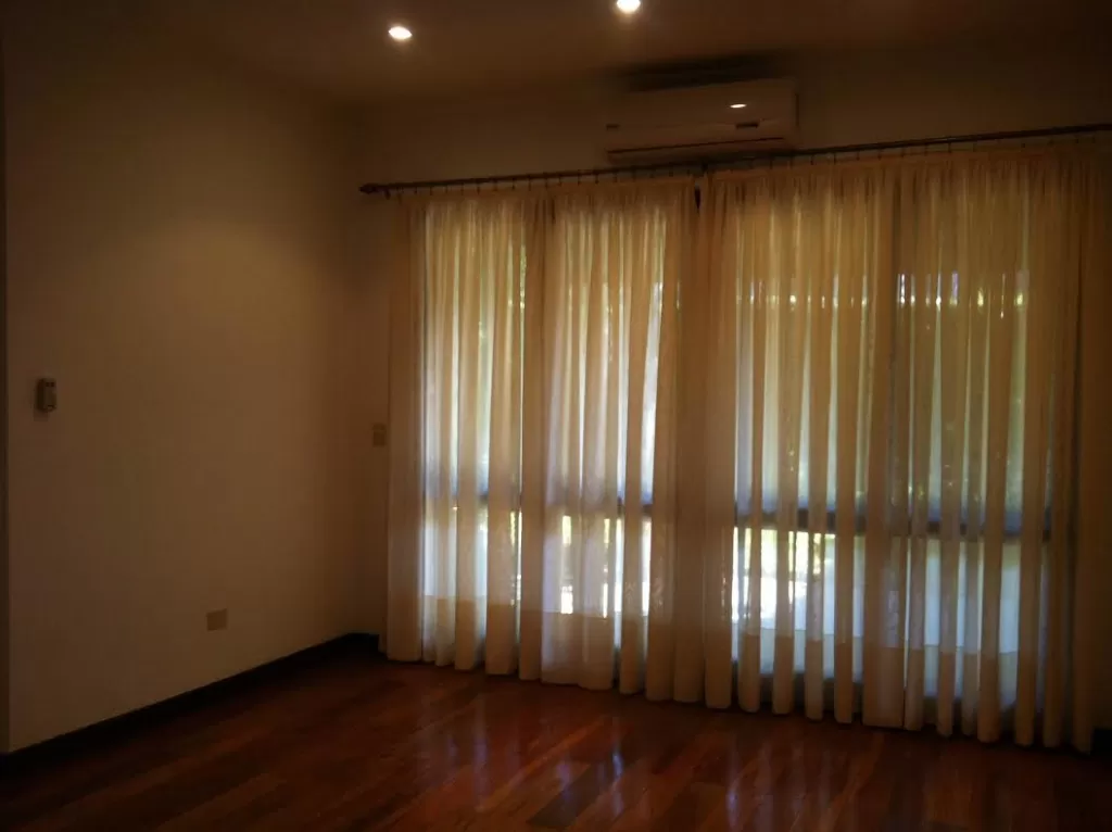VILLA MORRA (PROX. SHOP MCAL. LÓPEZ, BBVA): IMPORTANTE RESIDENCIA P CASA U OFICINA. — foto 3