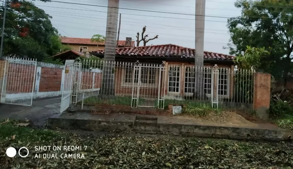 HERMOSA CASA EN MARIANO ROQUE ALONSO, BARRIO CENTRAL, A CUADRA MEDIA DE LA RUTA TRANSCHACO — foto 2