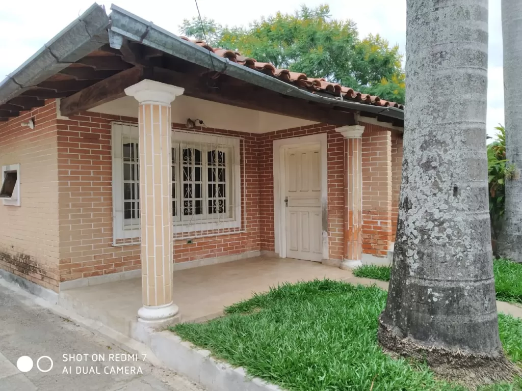HERMOSA CASA EN MARIANO ROQUE ALONSO, BARRIO CENTRAL, A CUADRA MEDIA DE LA RUTA TRANSCHACO — foto 3
