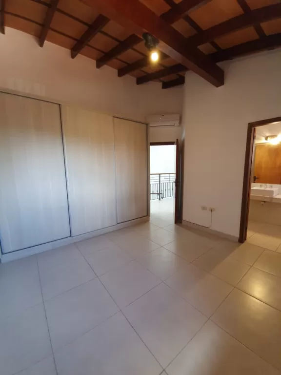 SEMINARIO, MBURICAO: ELEGANTE RESIDENCIA EN ALQUILER, 3 SUITES, ALTAMENTE SEGURA. — foto 2