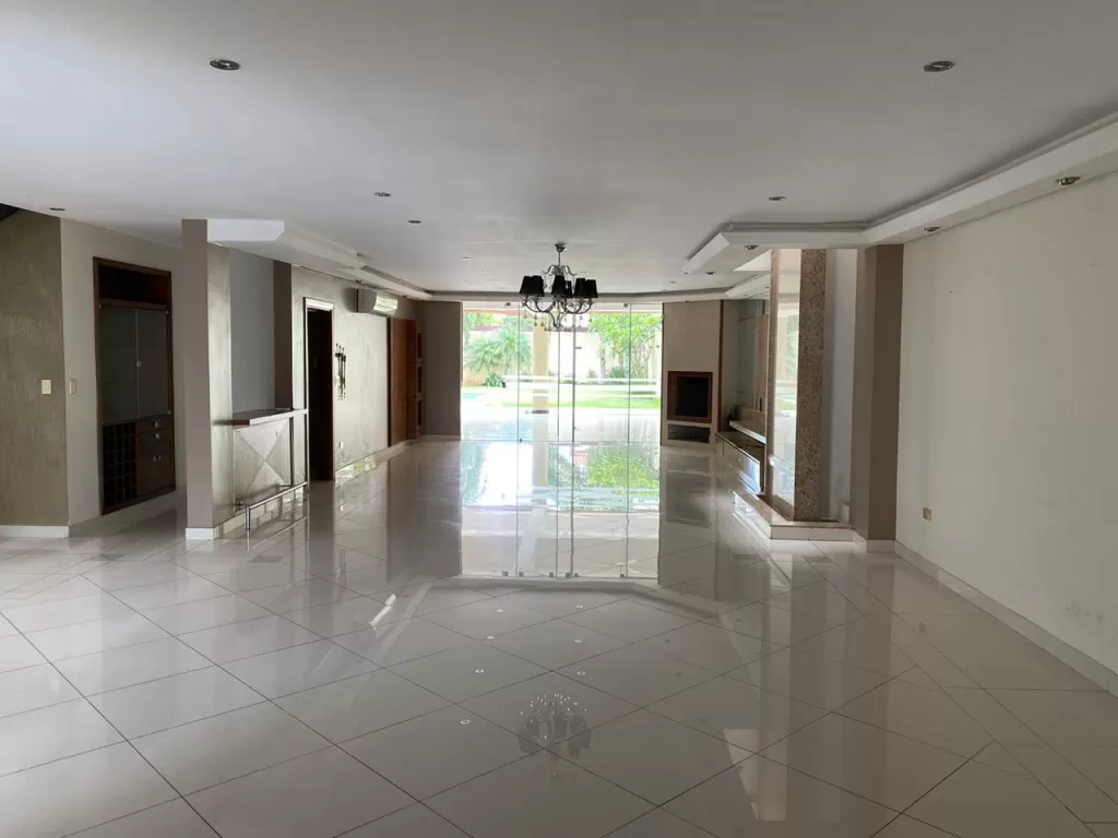 LOS LAURELES: MAGNIFICA RESIDENCIA, 750 M2, 4 SUITES, ELEGANTE JARDÍN, 3.000 USD — foto 3