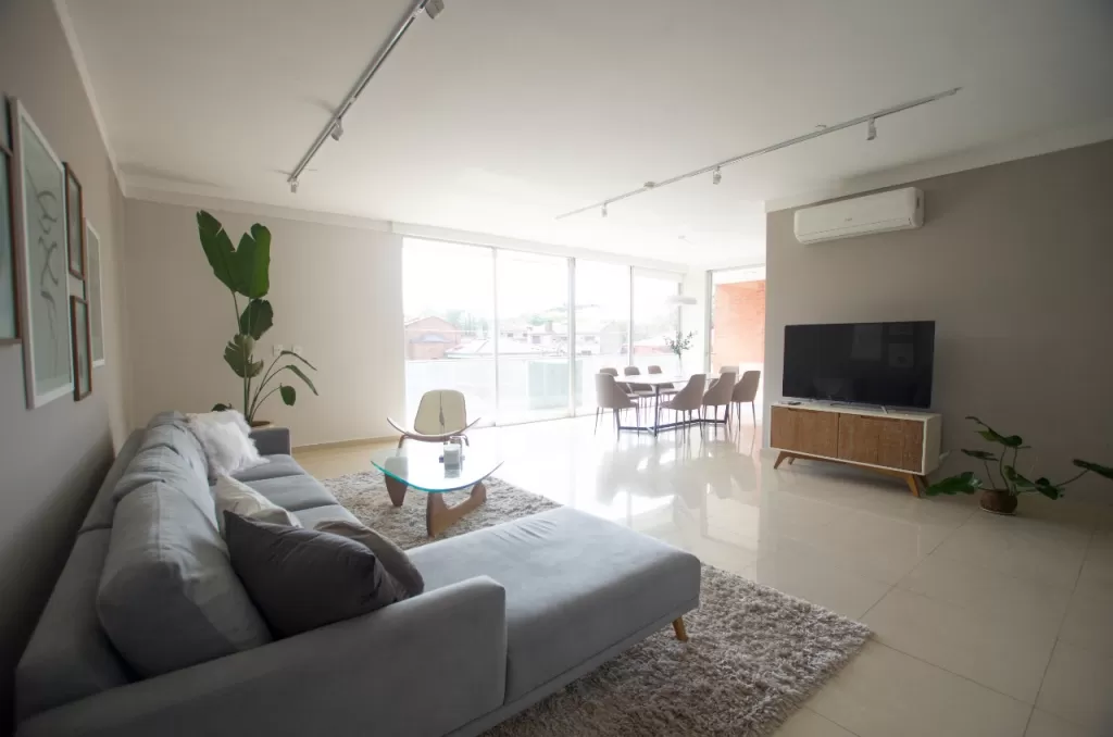 Z MOLAS LOPEZ (CURDA, CASA RICA II): ELEGANTE DEPTO. FINAMENTE AMOBLADO, 3 SUITES. — foto 2