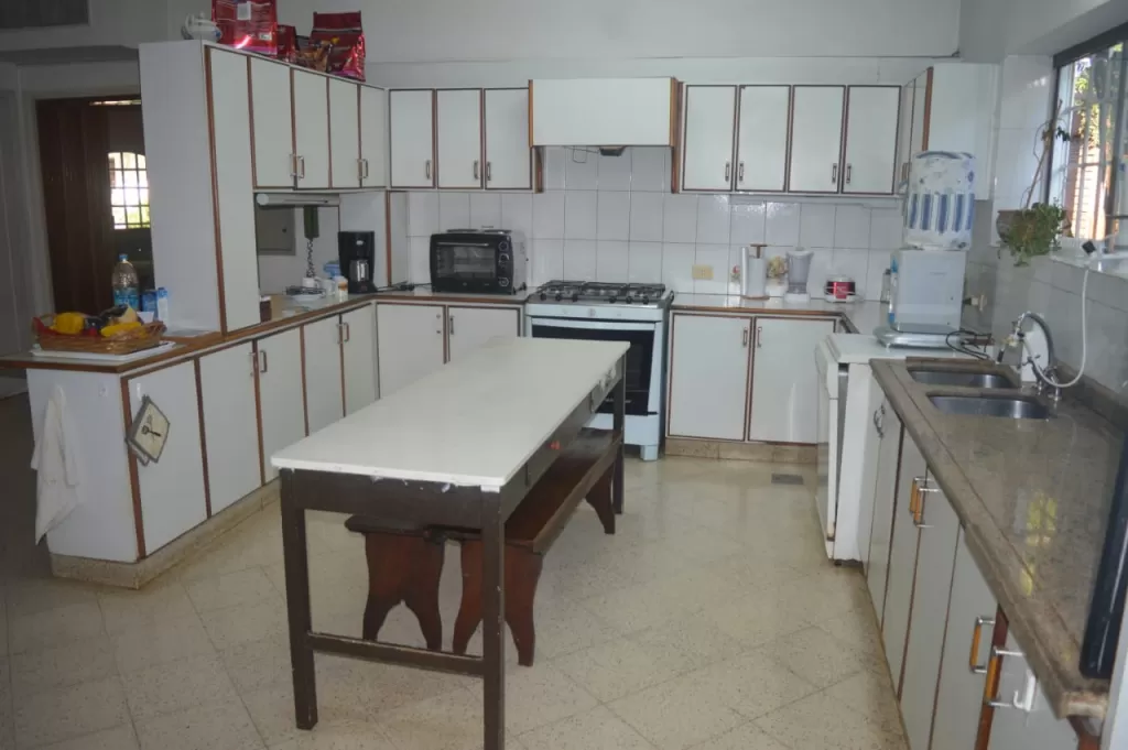 Vendo Residencia en Barrio Tembetary — foto 3