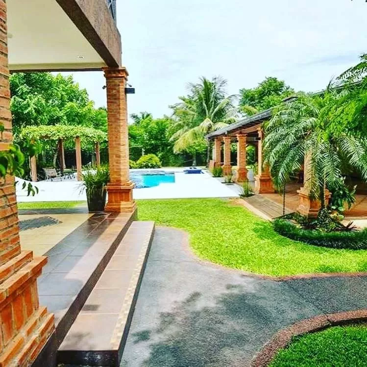 Vendo casa en barrio cerrado en los laureles — foto 3