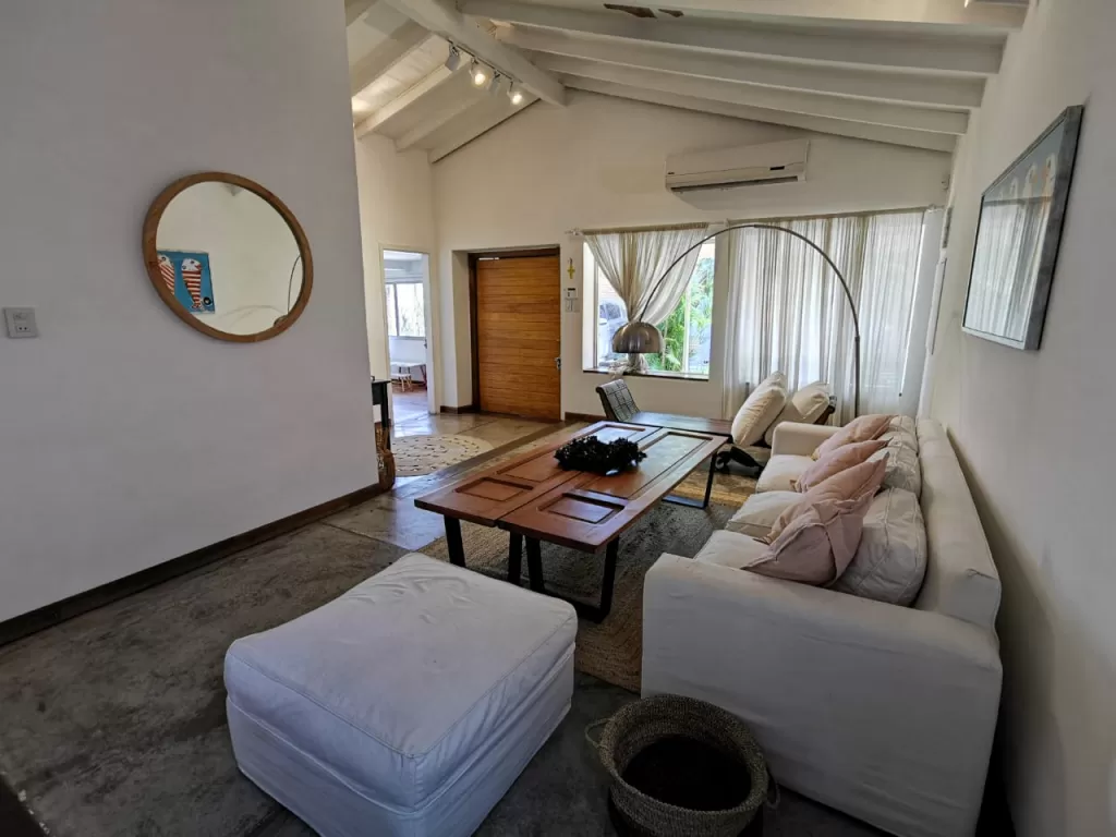 SEMINARIO MBURICAO: DISTINGUIDA CASA LOFT, 3 SUITES, JARDÍN, PISCINA, UNA BELLEZA!! — foto 3