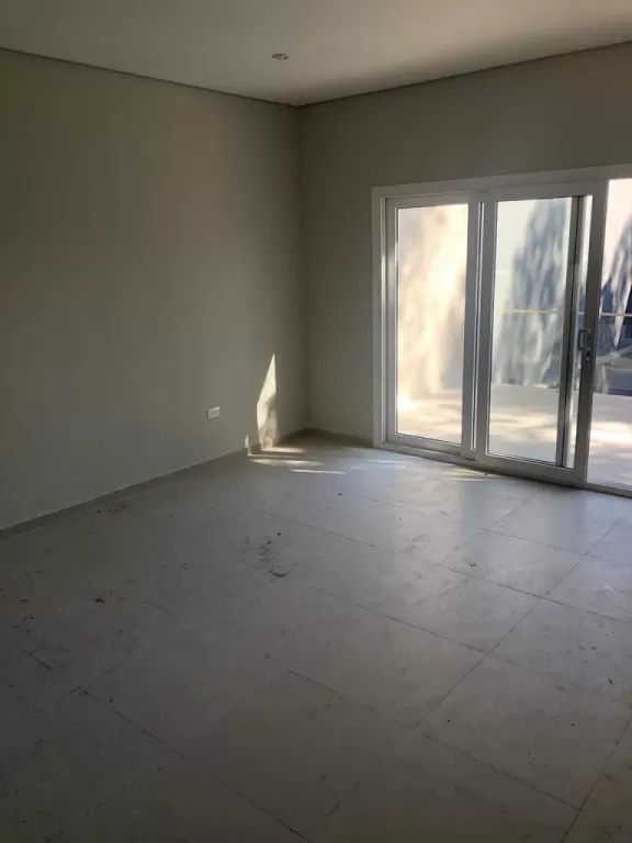 MANORÁ: ELEGANTE RESIDENCIA, 3 SUITES, HERMOSO JARDÍN, 3.000 USD — foto 2