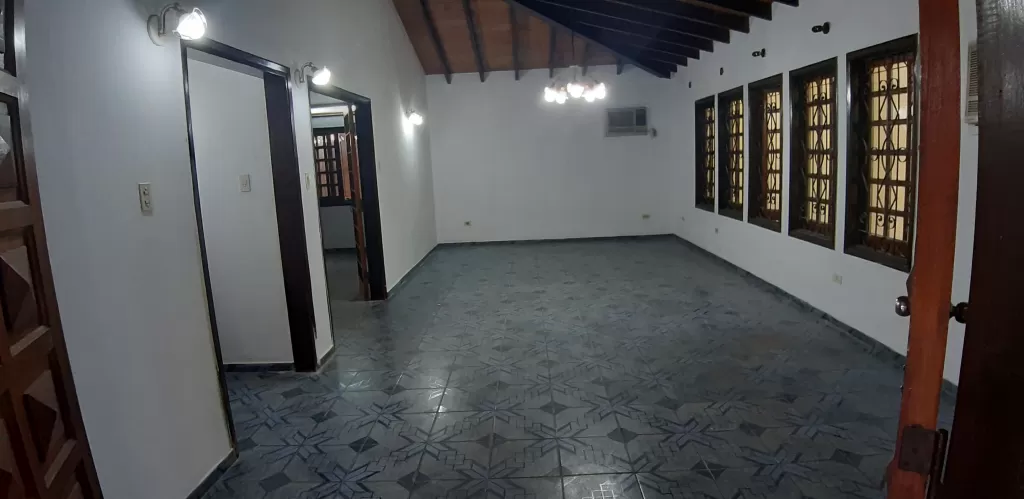 CASA IDEAL PARA FAMILIA SOBRE AVDA PERON — foto 3