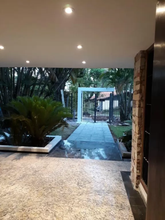 LOS LAURELES: SEÑORIAL RESIDENCIA TIPO DIPLOMÁTICO, 5 SUITES, 1.350M2, JARDÍN, — foto 2