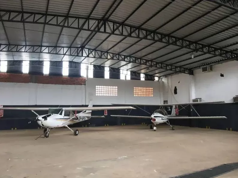 AEROPUERTO SILVIO PETIROSSI (LUQUE): HANGAR EN VENTA!! 1.132 M2, + OFICINAS, CAT. ESTRENO — foto 2
