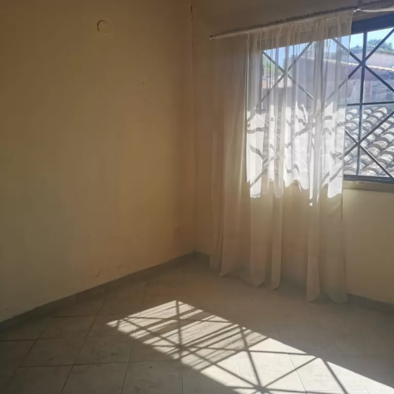 BO LAS MERCEDES: EXCELENTE OPORTUNIDAD!! HERMOSA RESIDENCIA DE 4 DORMIT, JARDÍN, PISCINA- — foto 3