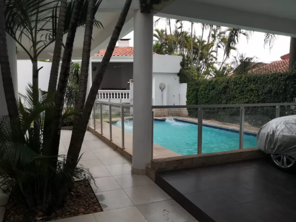 OPORTUNIDAD, HERMOSA RESIDENCIA EN ASUNCION — foto 2