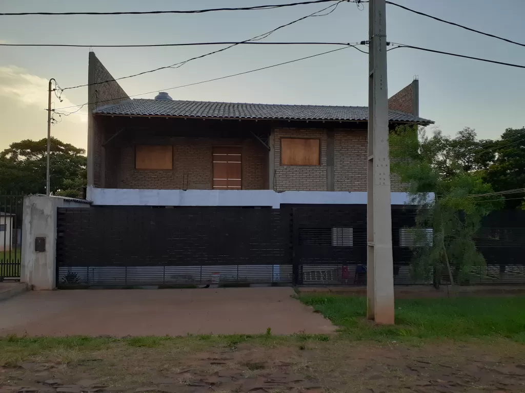 CASA DE DOS PLANTAS EN BARRIO SAN ISIDRO — foto 2