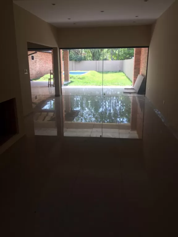 BO HERRERA: IMPECABLE RESIDENCIA A ESTRENAR, 4 SUITES, JARDÍN Y PISCINA. — foto 2