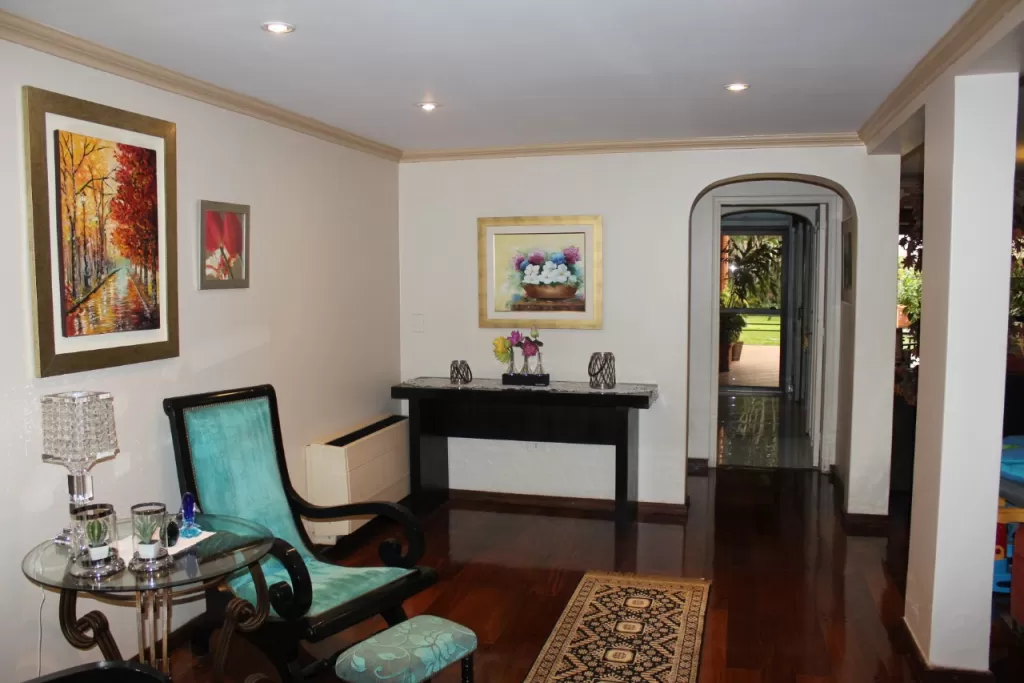 MANORA SUPER RESIDENCIAL: HERMOSA RESIDENCIA, 3 DORMITORIOS, GRAN JARDÍN, PISCINA. — foto 2