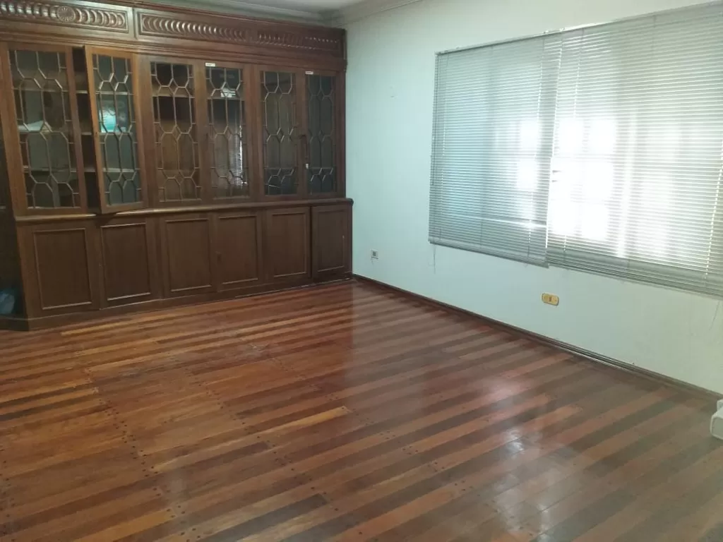 VILLA MORRA: IMPORTANTE RESIDENCIA P CASA U OFICINA, 4 SUITES, JARDÍN, PISCINA, 3.000 USD — foto 2