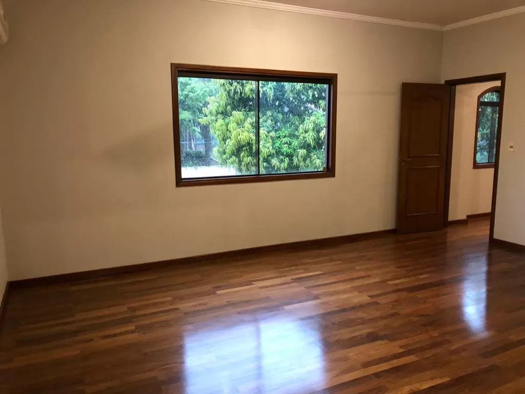 MBURUCUYÁ: MAGNIFICA RESIDENCIA EN ALQUILER, 3 DORMITORIOS, HERMOSO JARDÍN, PISCINA. — foto 3