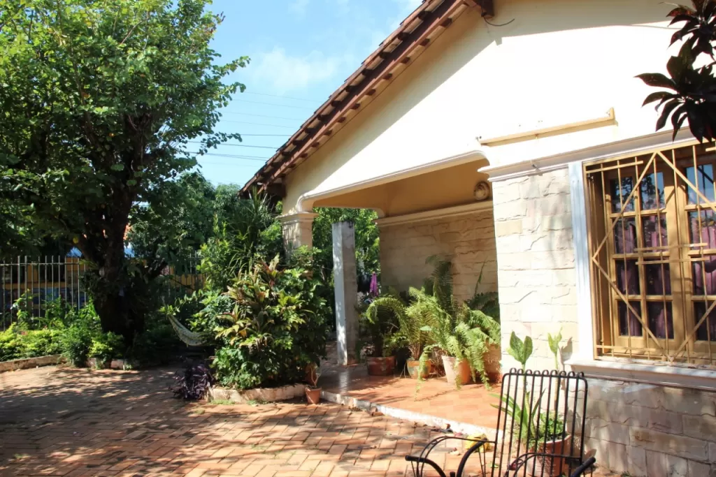Vendo Residencia en la Ciudad de Luque EN ESQUINA — foto 2