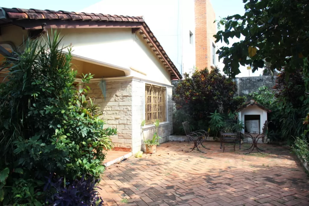 Vendo Residencia en la Ciudad de Luque EN ESQUINA — foto 3