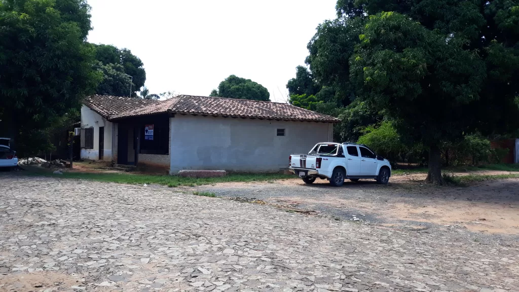 Vendo casa en Mariano Roque Alonso C DOS TERRENOS EN ESQUINA — foto 3